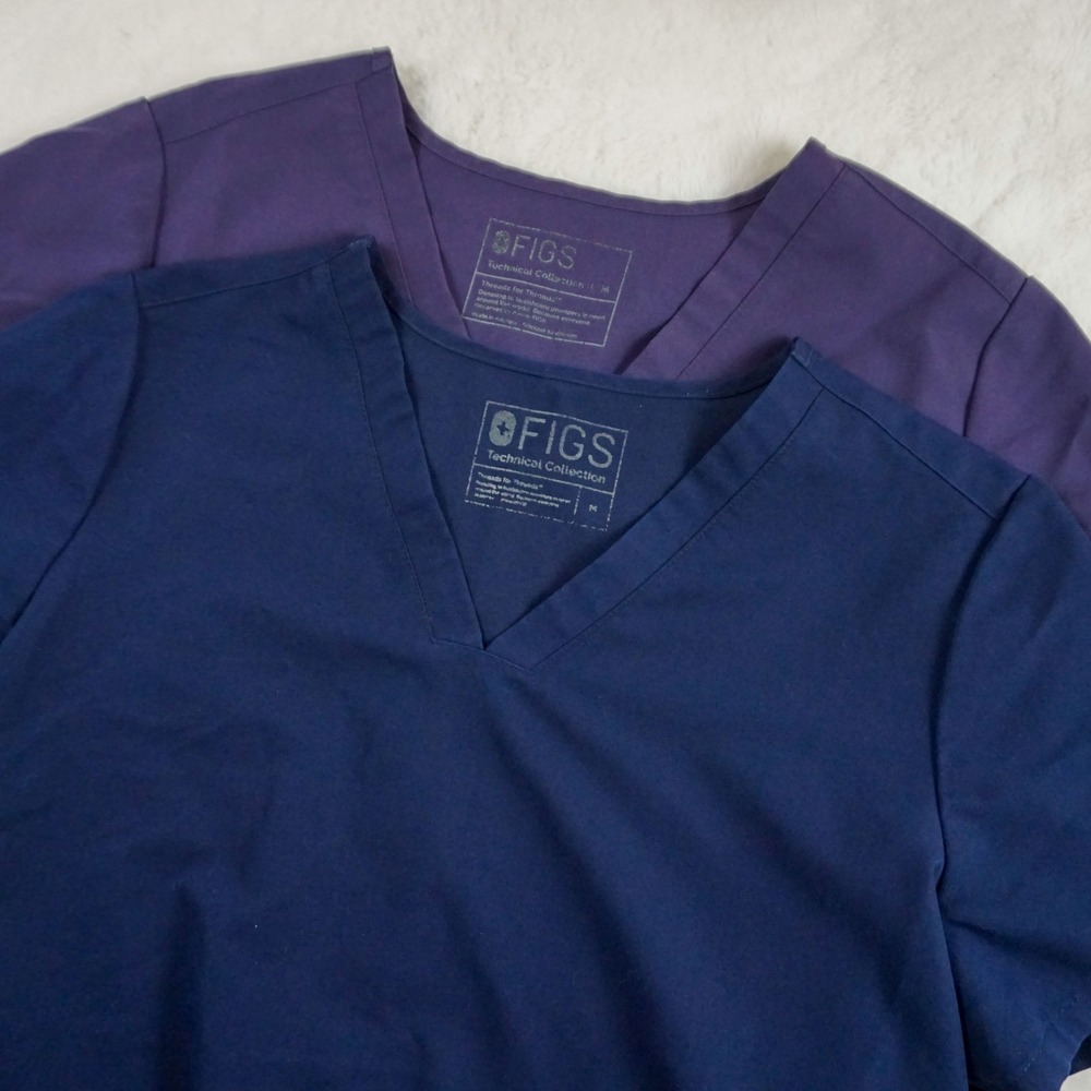 2 FIGS Catarina V Neck Scrub Top Technical Womens M Short Sleeve Pockets FW1100